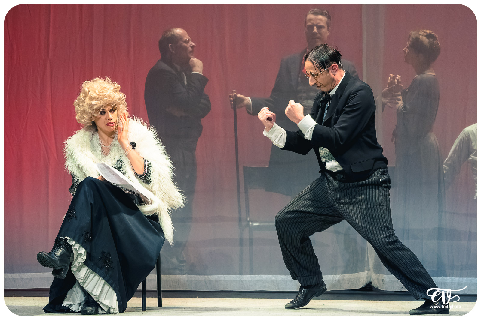 UN FIL A LA PATTE (CIE VIVA)